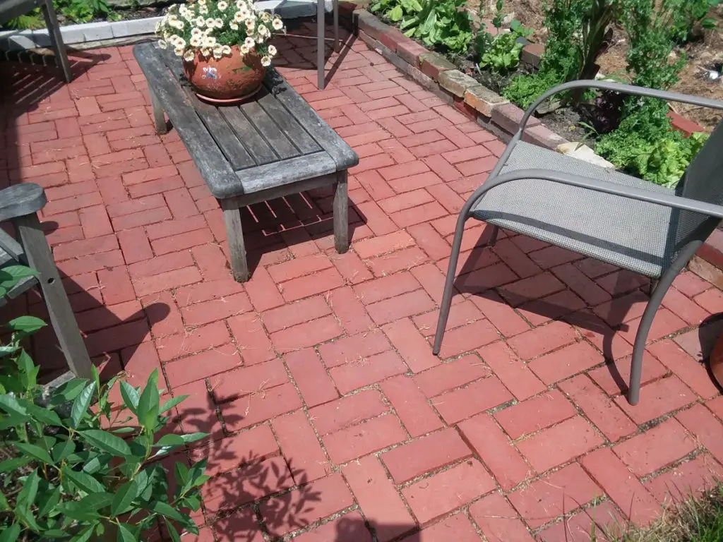 Weed-free patio a week after natural weed killer treatement.